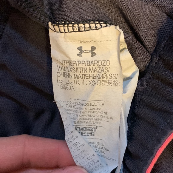 Women’s XS Grey Under Armour Shorts - Picture 3 of 3